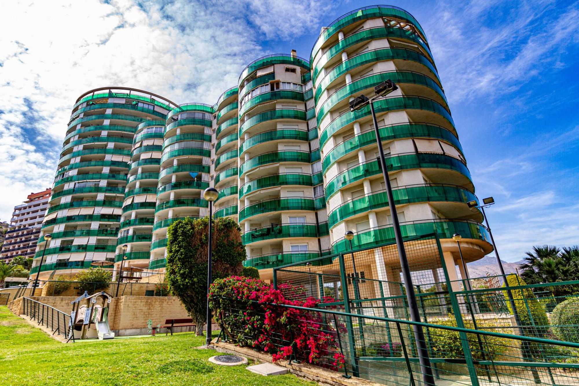Apartment Vilapark With Pool, Free Parking, Terrace, Beach Benidorm Kültér fotó